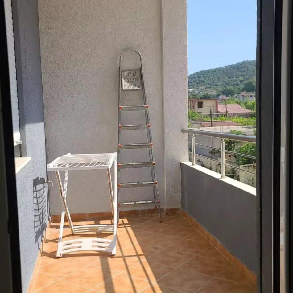 Vlore, jepet me qera apartament 1+1 Kati 1, 25.000 € (Cameria)