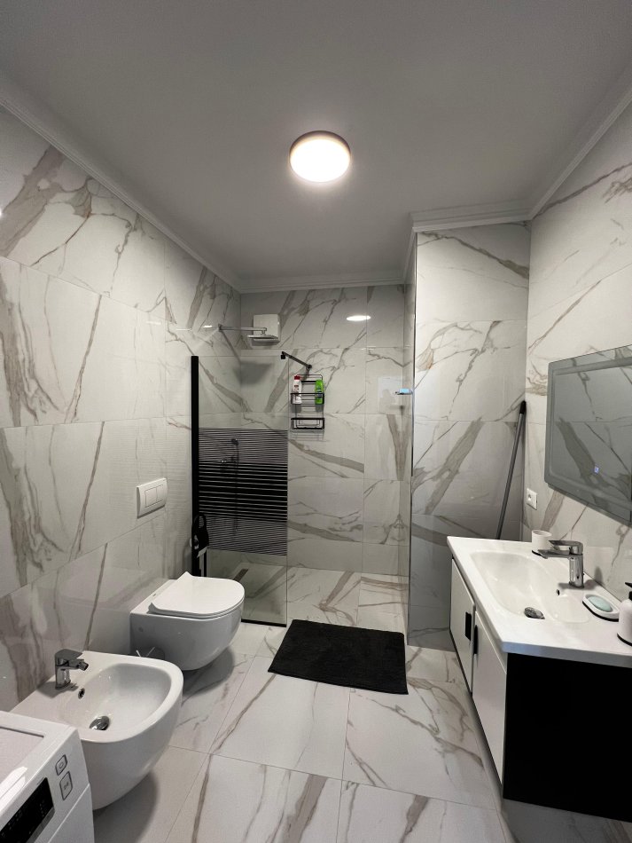 Tirane, jepet me qera apartament 2+1+Aneks+Ballkon Kati 9, 90 m² 900 € (KOMUNA E PARISIT)