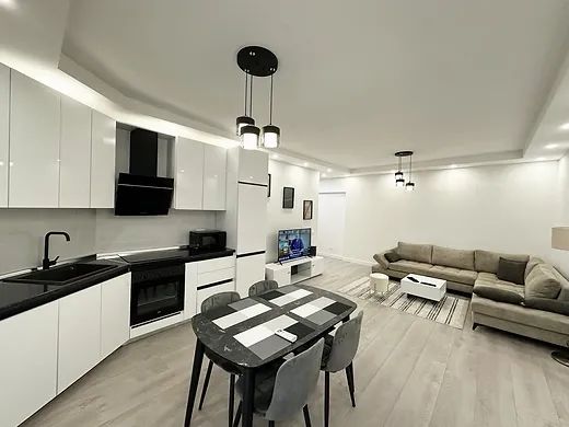 Tirane, jepet me qera apartament 2+1+Ballkon , 90 m² 900 € (Komuna e Parisit)