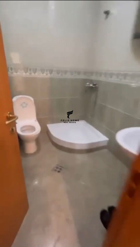 Tirane, jepet me qera apartament 1+1 Kati 5, 70 m² 600 € (KOMUNA E PARISIT)