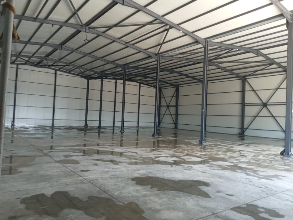 Tirane, jepet me qera magazine , 900 m² 3.000 € (LAKNAS)
