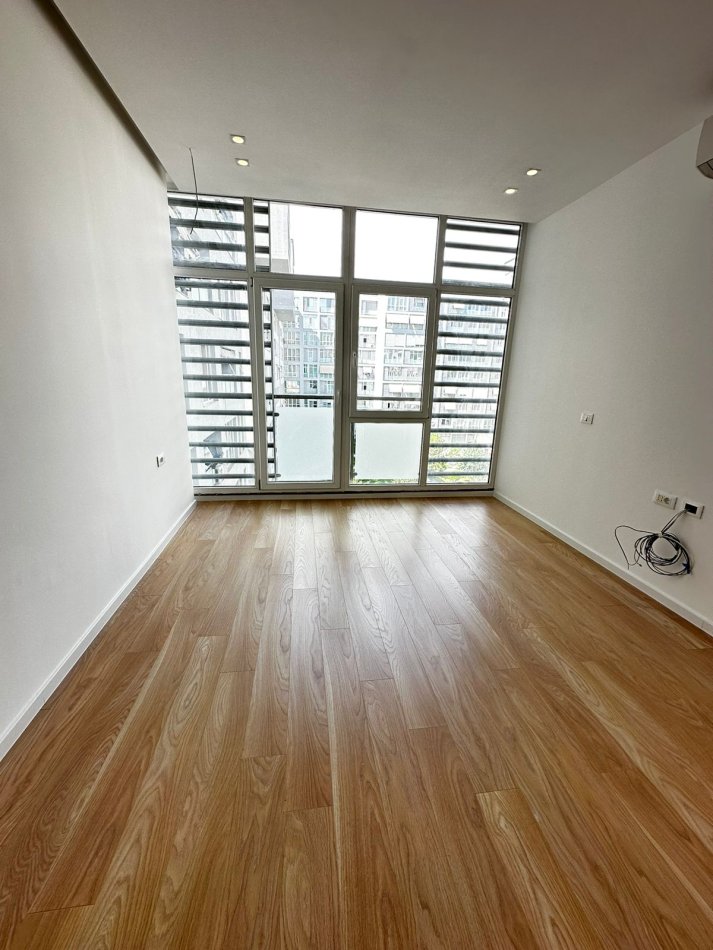 Tirane, shitet apartament 2+1+Ballkon , 114 m² 330.000 € (Kompleksi Kika 2, Komuna e Parisit)