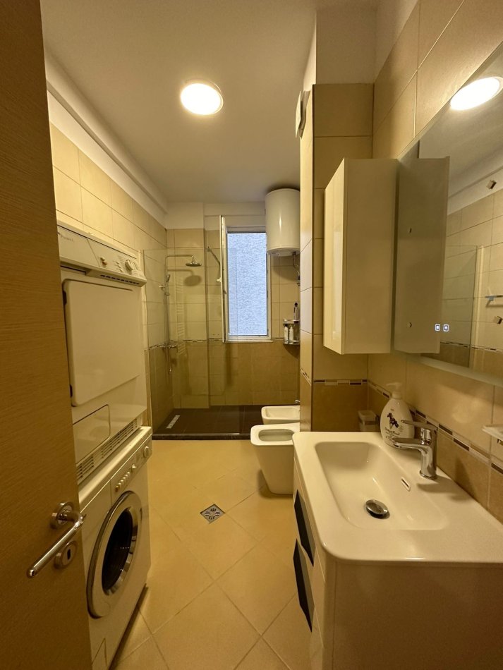 Tirane, shitet apartament 2+1+Ballkon , 114 m² 260.000 € (Kompleksi Kika 2, Komuna e Parisit)