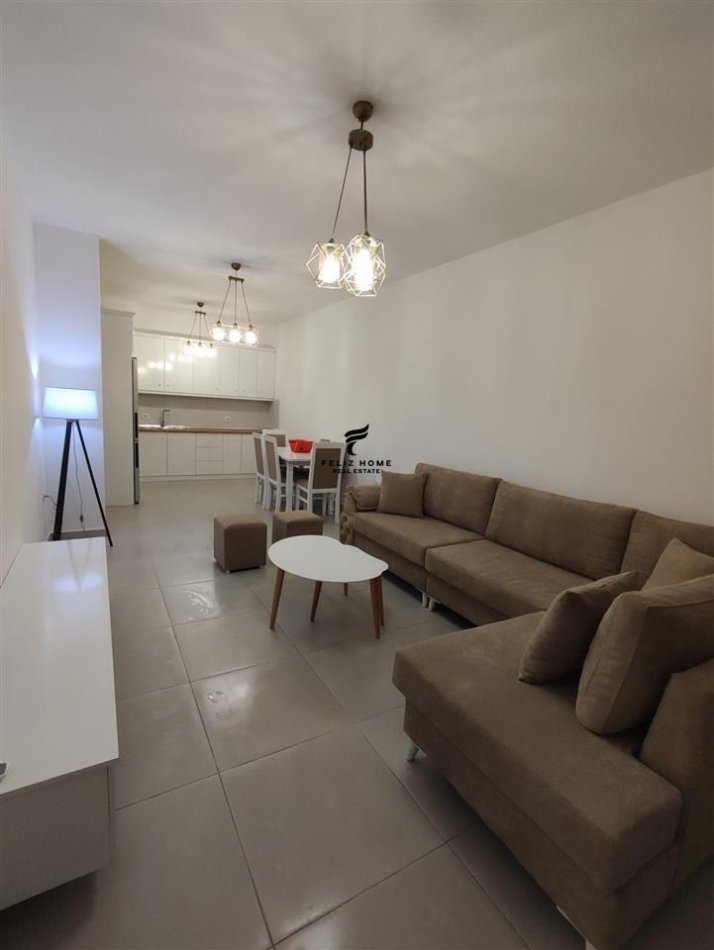 Tirane, jepet me qera apartament 1+1 Kati 8, 80 m² 450 € (ASTIR)