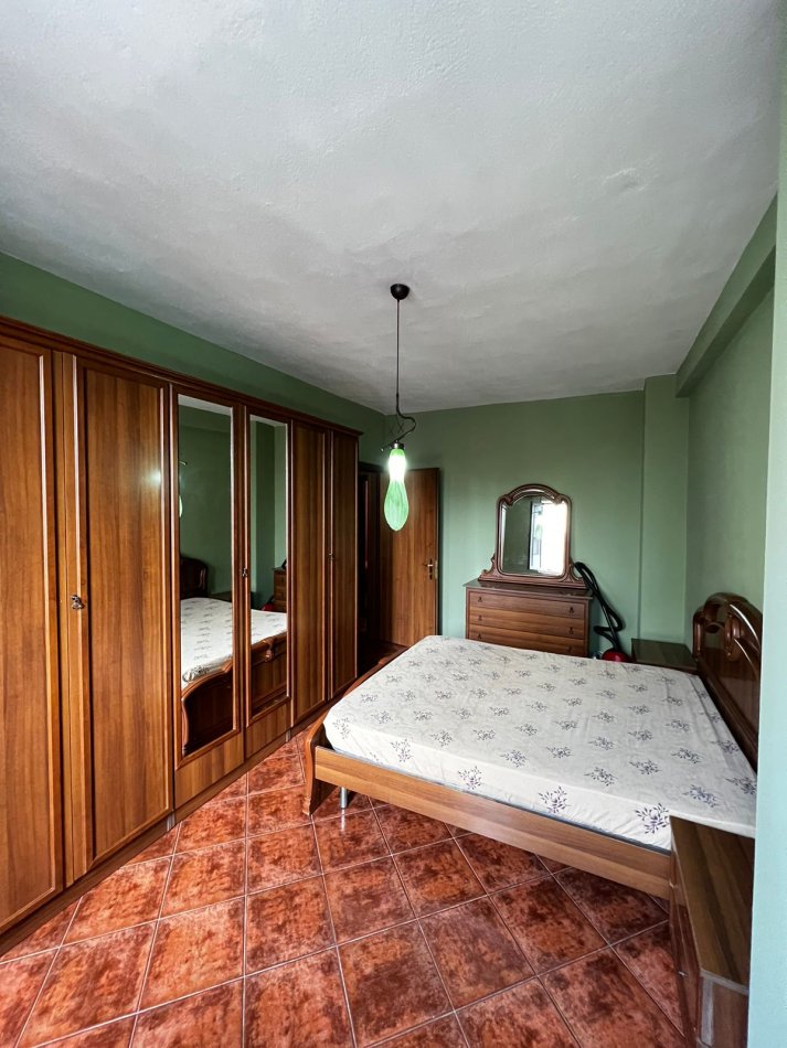Tirane, jap me qera apartament 3+1+Aneks+Ballkon Kati 4, 110 m² 700 € (STACIONI I TRENIT)