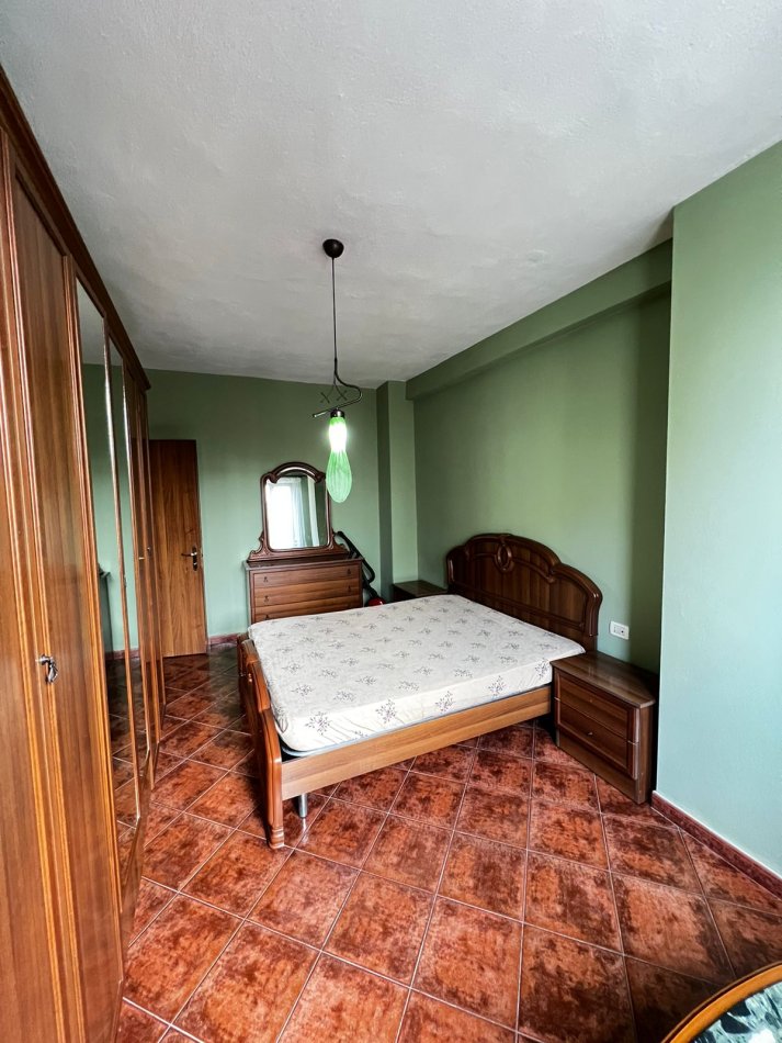 Tirane, jap me qera apartament 3+1+Aneks+Ballkon Kati 4, 110 m² 700 € (STACIONI I TRENIT)