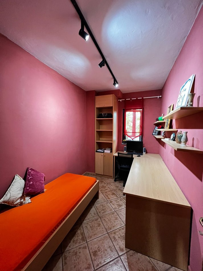 Tirane, jap me qera apartament 3+1+Aneks+Ballkon Kati 4, 110 m² 700 € (STACIONI I TRENIT)