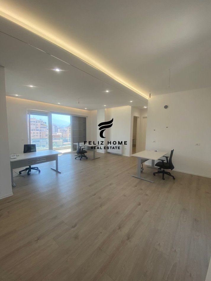 Tirane, jepet me qera zyre Kati 9, 140 m² 1.600 € (SELVIA)