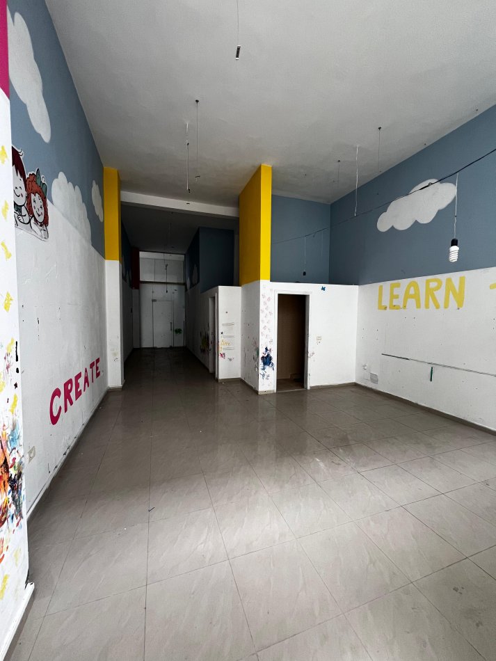 Tirane, jepet me qera zyre Kati 0, 60 m² 500 € (KOMPLESKI MAGNET)