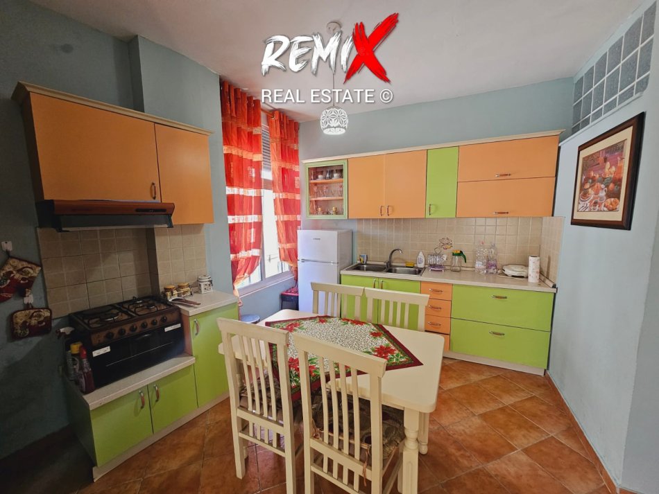Shkembi Kavajes, jepet me qera apartament 1+1+Aneks+Ballkon Kati 2, 65 m² 300 € 