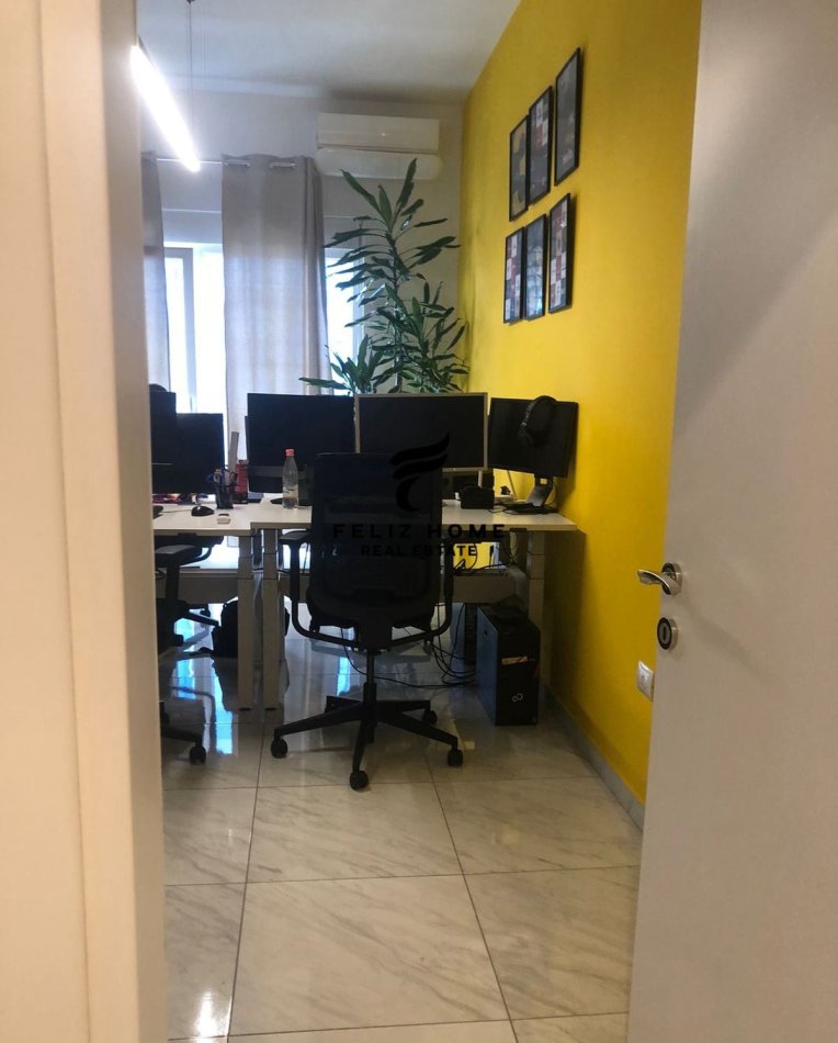 Tirane, jepet me qera zyre Kati 6, 70 m² 550 € (KOMUNA E PARISIT)