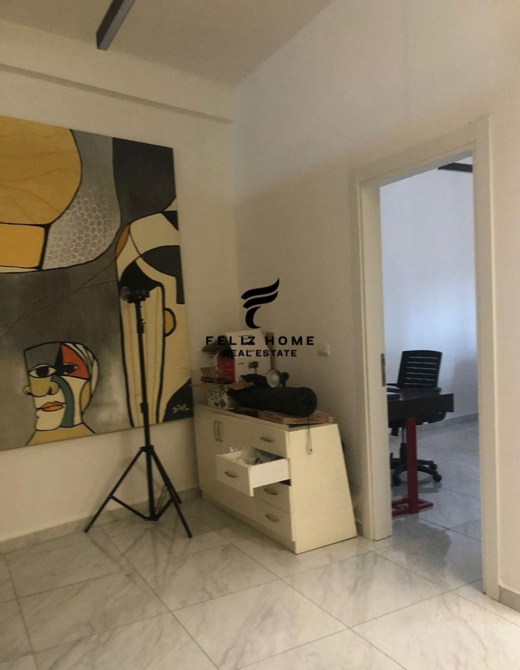 Tirane, jepet me qera zyre Kati 6, 70 m² 550 € (KOMUNA E PARISIT)