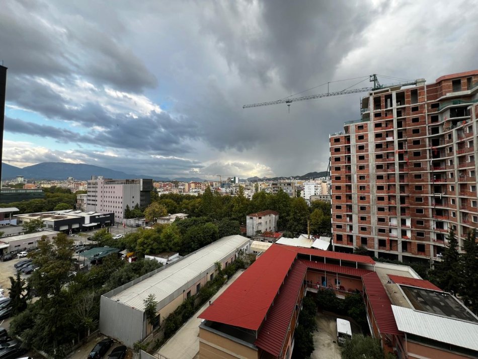 Tirane, jepet me qera apartament 1+1+Aneks+Ballkon Kati 6, 65 m² 900 € (ISH PARKU)