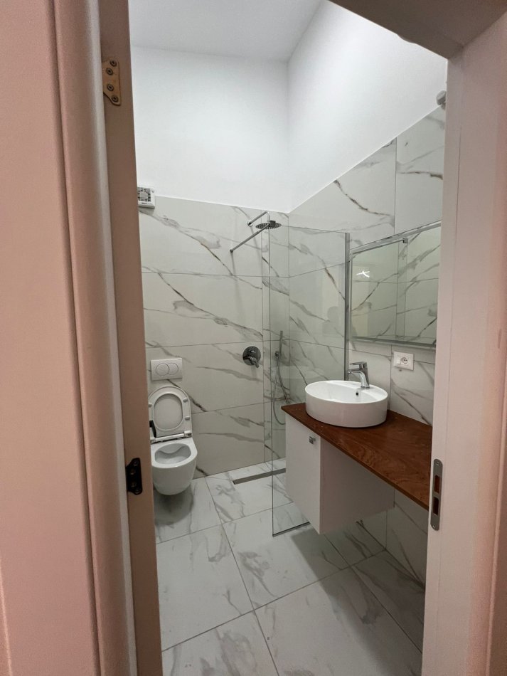 Durres, shitet apartament 1+1+Ballkon Kati 8, 68 m² 90.000 € (Durres)