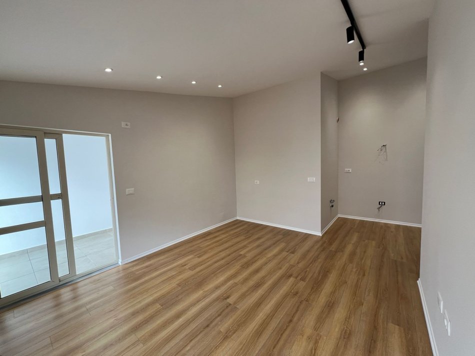 Durres, shitet apartament 1+1+Ballkon Kati 8, 68 m² 90.000 € (Rruga Pavaresia)
