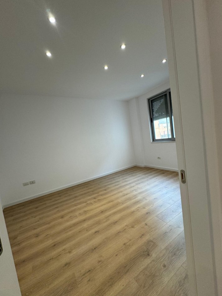 Tirane, shitet apartament 2+1 Kati 3, 104 m² 175.000 € (Fondacioni Eleonora)