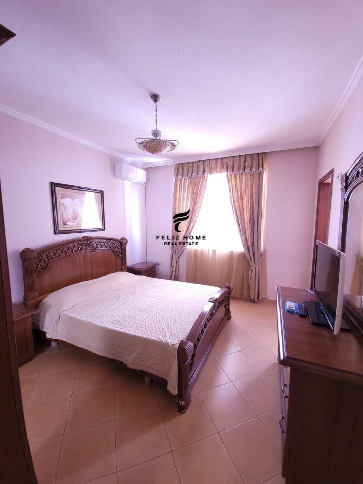 Tirane, jepet me qera apartament 2+1 Kati 8, 125 m² 600 € (ISH EKSPOZITA)