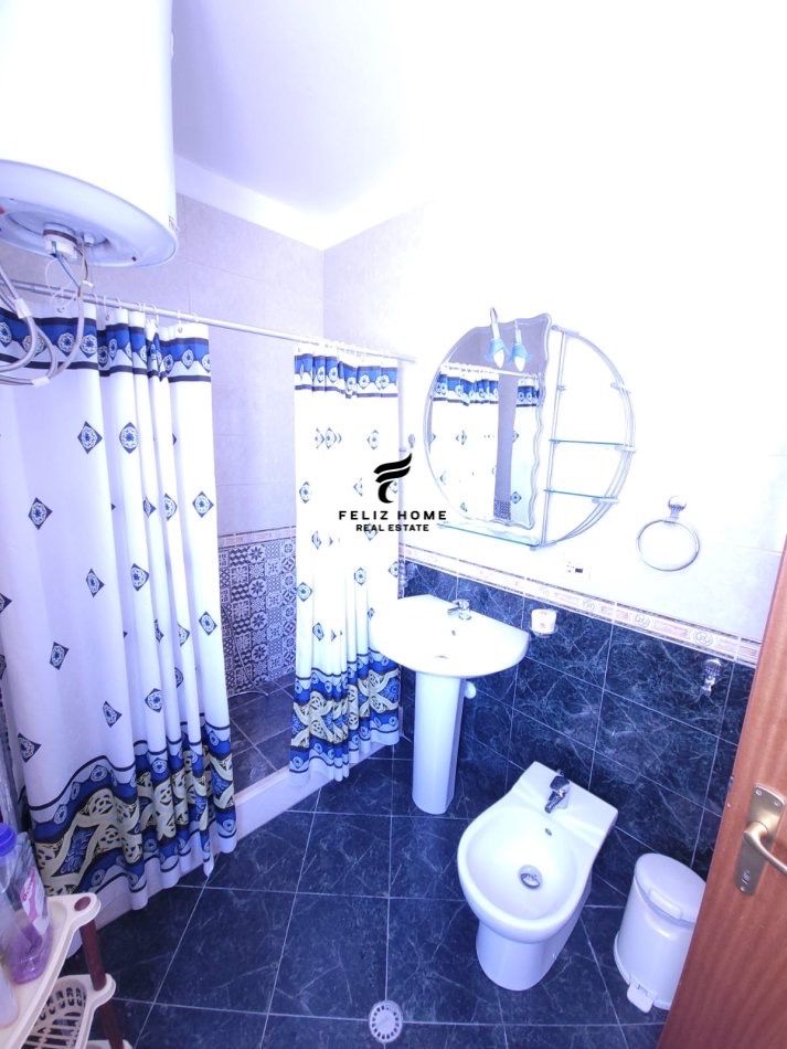Tirane, jepet me qera apartament 2+1 Kati 8, 125 m² 600 € (ISH EKSPOZITA)