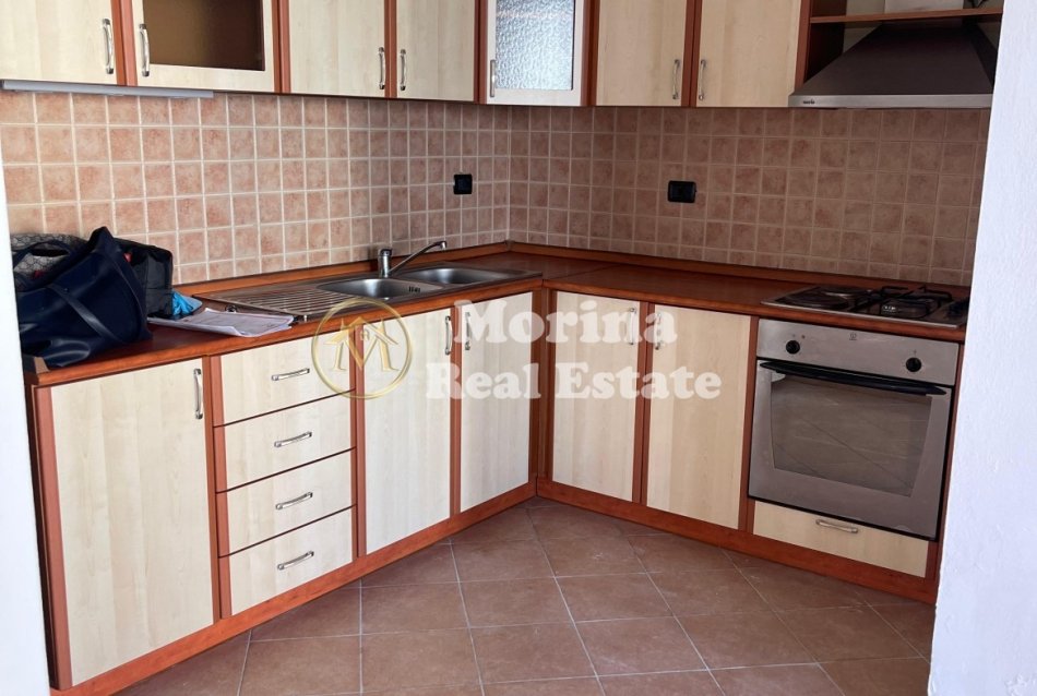 Tirane, shitet apartament 1+1 Kati 3, 65 m² 120.000 € (Rruga e Kavajes)