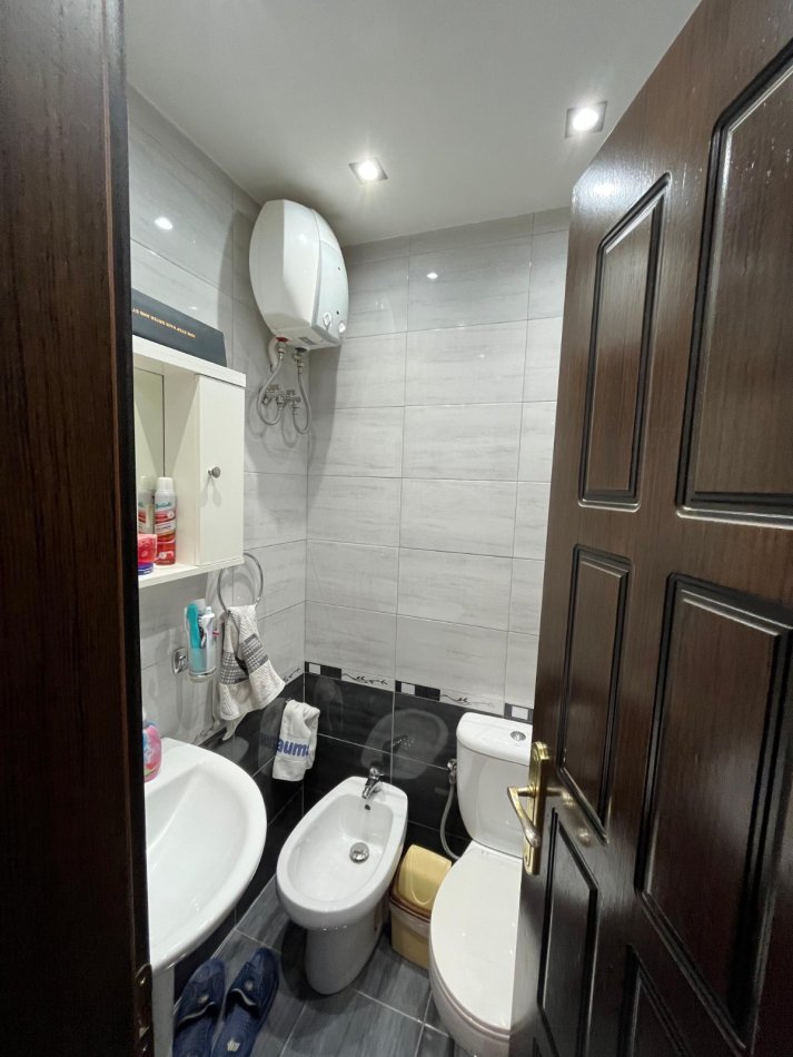Tirane, shitet apartament 2+1+Aneks+Ballkon Kati 6, 93 m² 186.000 € (Rruga e Durresit)