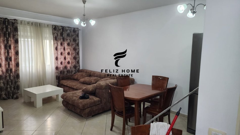 Tirane, jepet me qera apartament 1+1 Kati 3, 60 m² 400 € (YZBERISHT)