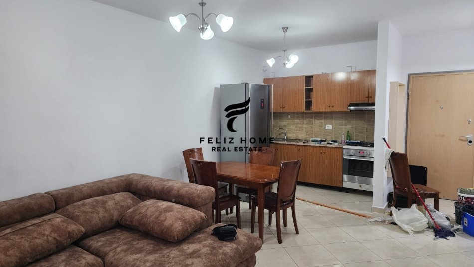Tirane, jepet me qera apartament 1+1 Kati 3, 60 m² 400 € (YZBERISHT)