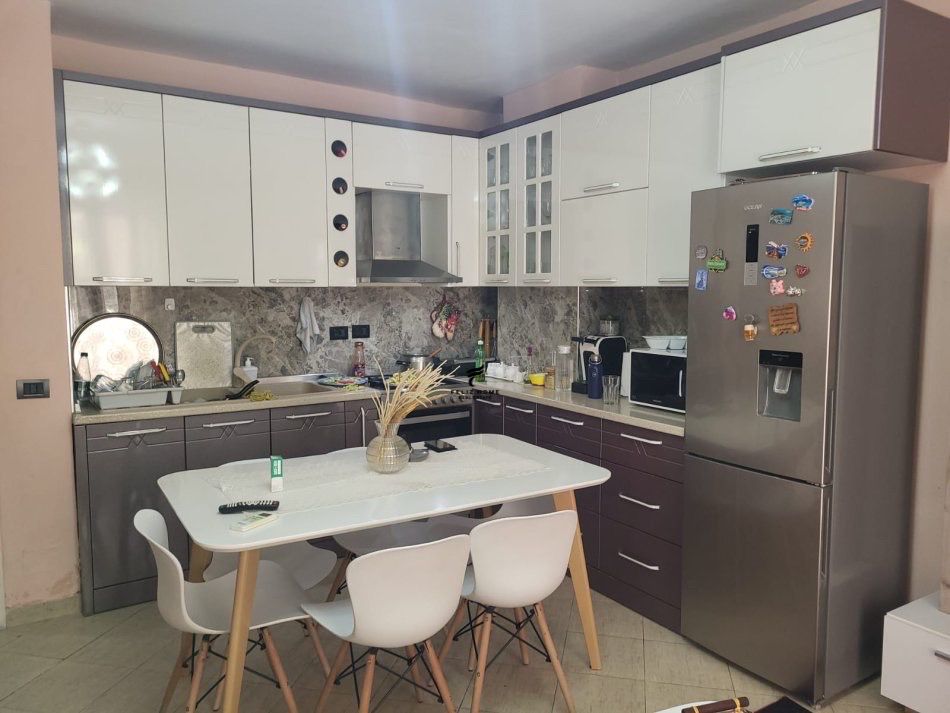 Tirane, shitet apartament Kati 1, 82 m² 116.000 € 