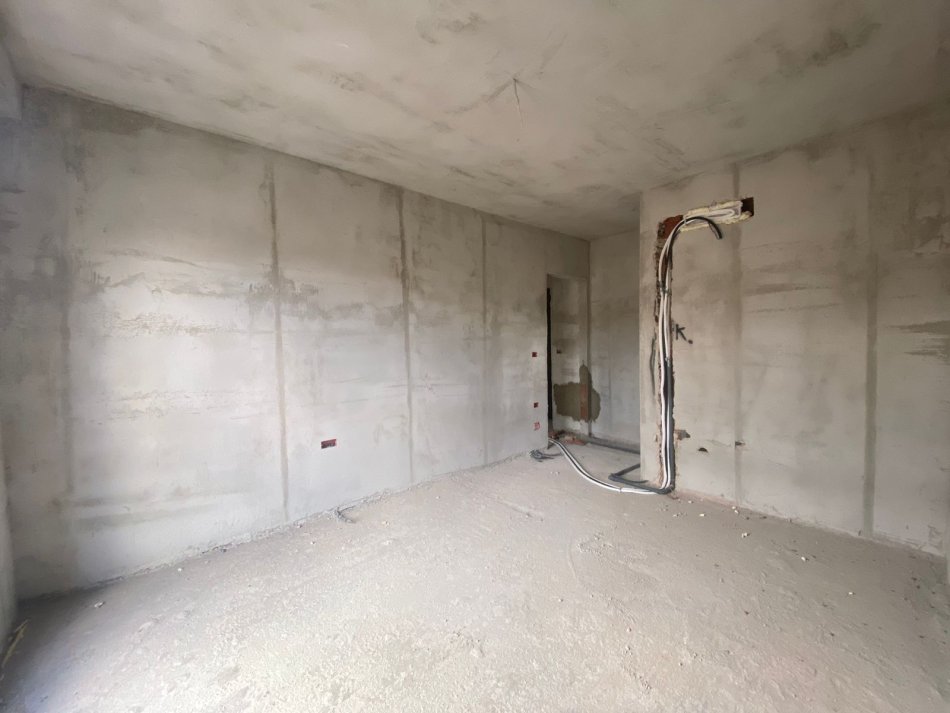 Tirane, shitet apartament 2+1+Aneks+Ballkon Kati 4, 120 m² 300.000 € (SHKOLLA E KUQE)