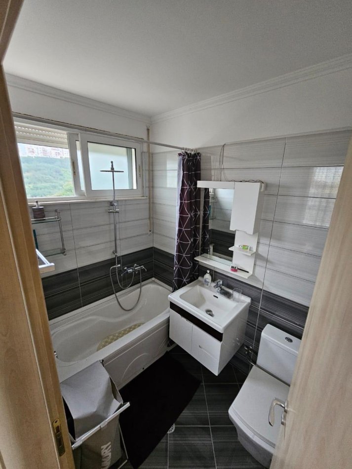 Tirane, shitet apartament 2+1 , 122 m² 146.400 € (Rruga e Dajtit)