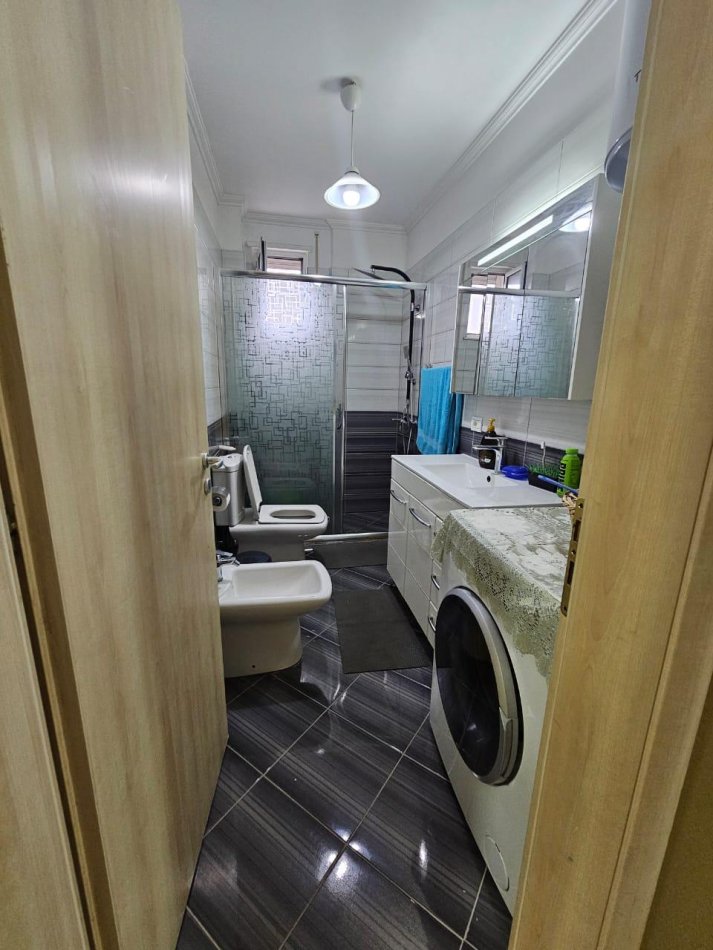 Tirane, shitet apartament 2+1 , 122 m² 146.400 € (Rruga e Dajtit)
