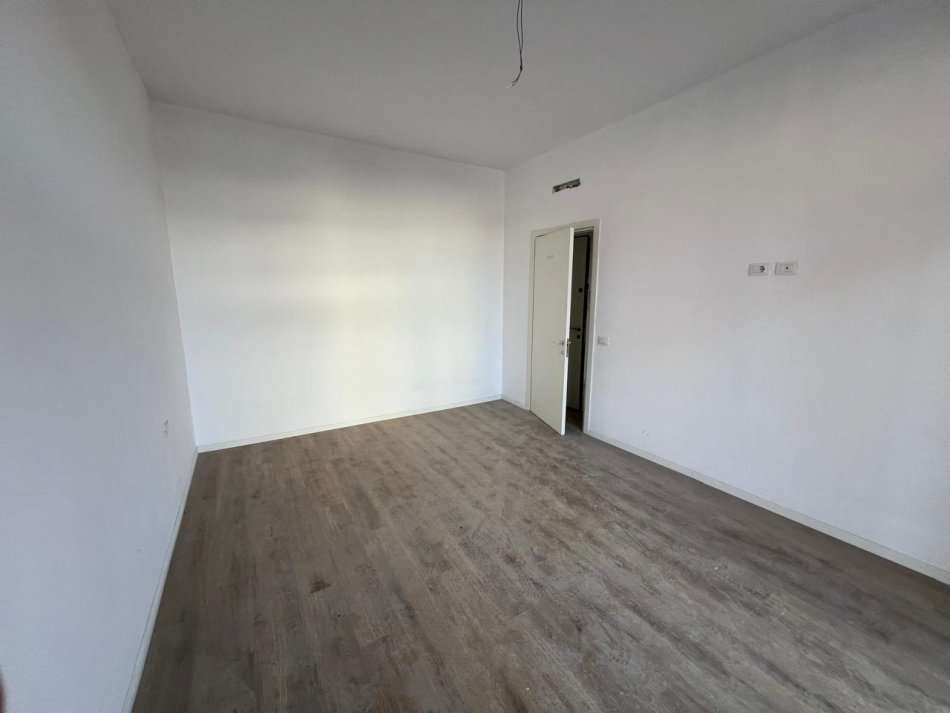 Tirane, shitet apartament 1+1+Ballkon Kati 1, 71 m² 117.000 € (Rruga Tahir Kadare)