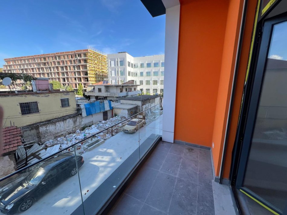 Tirane, shitet apartament 1+1+Ballkon Kati 1, 71 m² 117.000 € (Rruga Tahir Kadare)