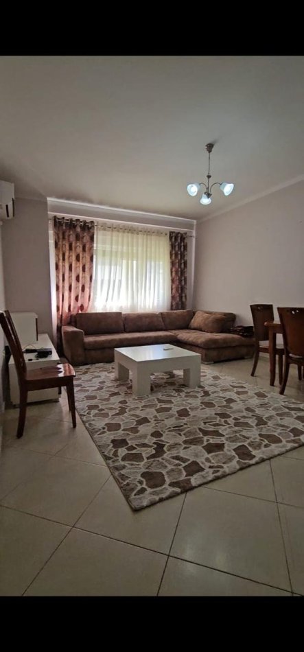 Tirane, jepet me qera 1+1 Kati 4, 370 € (YZBERISHT)
