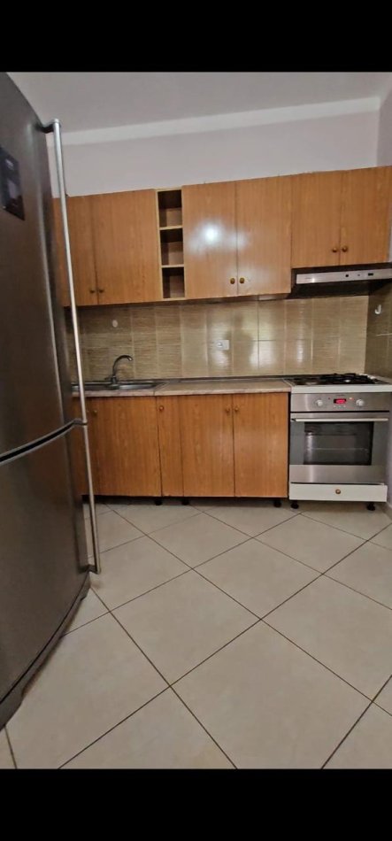 Tirane, jepet me qera 1+1 Kati 4, 370 € (YZBERISHT)
