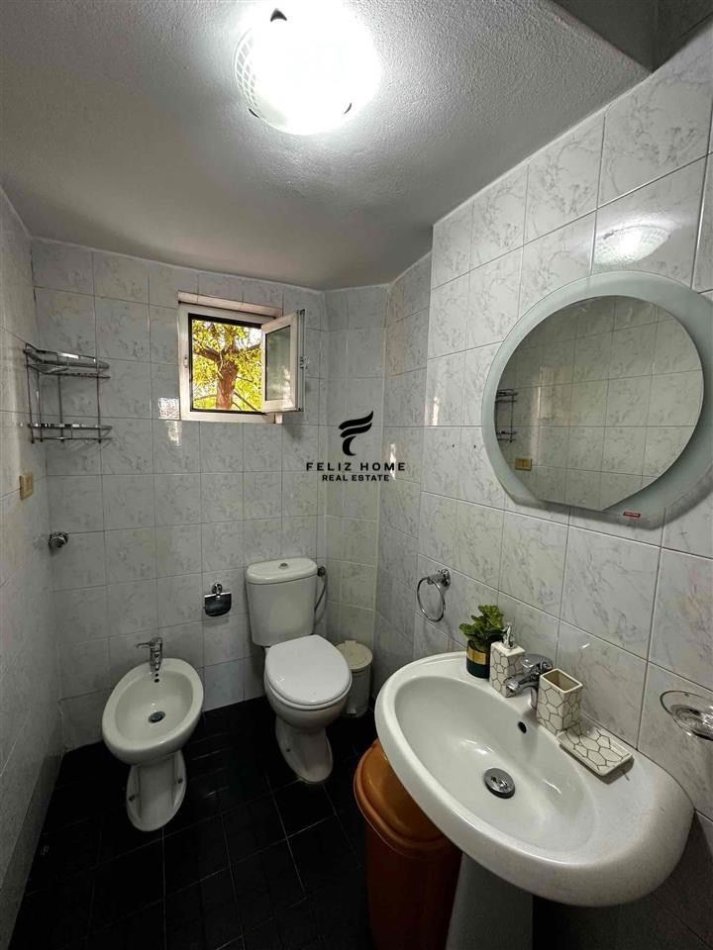 Tirane, jepet me qera apartament 1+1 Kati 2, 56 m² 500 € (QENDER)