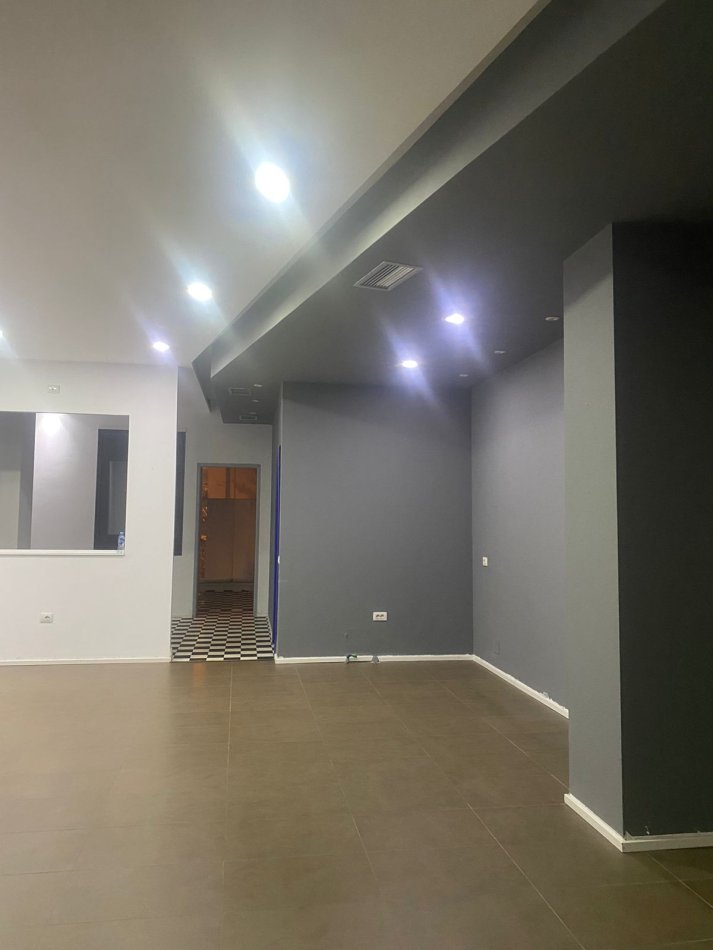 Tirane, shitet ambjent biznesi , 80 m² 216.000 € (PALLATI ME SHIGJETA)