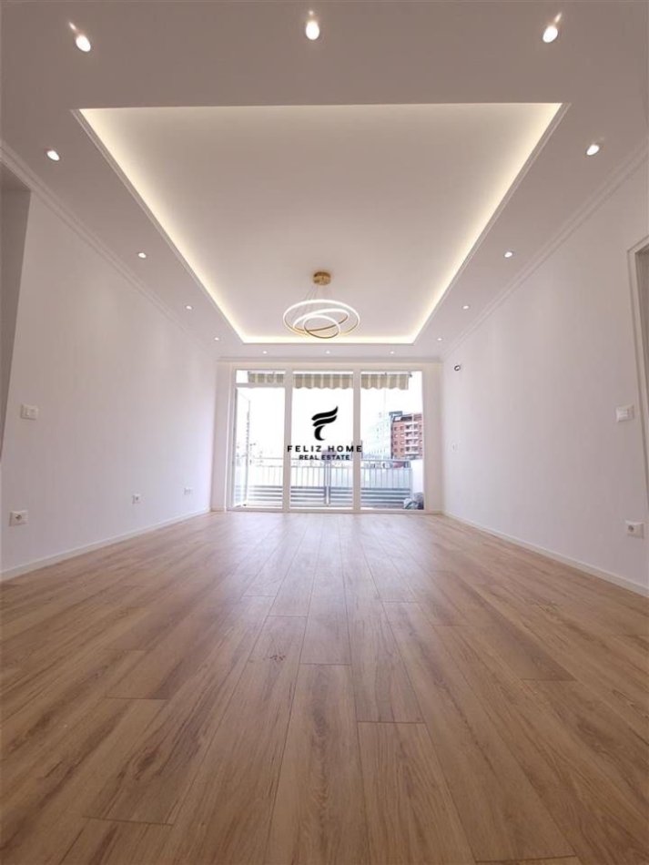 Tirane, shitet apartament 2+1+Ballkon Kati 7, 95 m² 210.000 € (ZOGU I ZI)