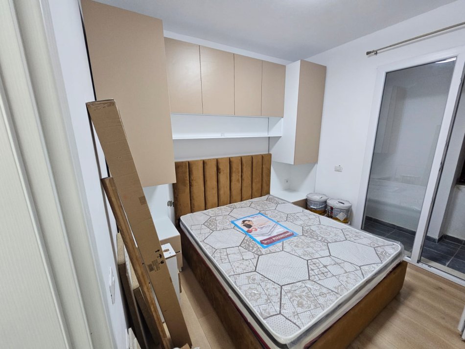 Tirane, jepet me qera apartament 1+1+Ballkon Kati 5, 50 m² 550 € (Dritan Hoxha)