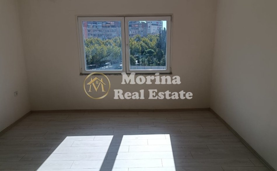 Tirane, jepet me qera apartament 3+1 Kati 5, 110 m² 1.200 € (Qender/ Hotel Internacionali)