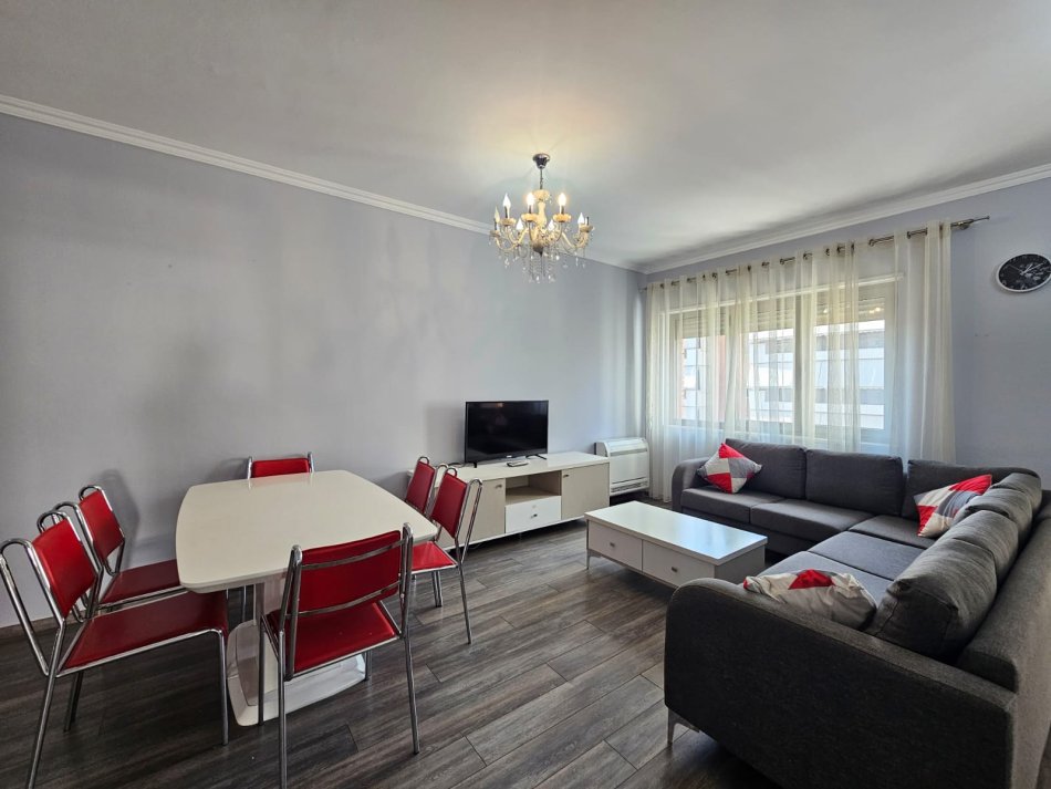Tirane, jepet me qera apartament 3+1 Kati 7, 130 m² 1.000 € (Delijorgji)