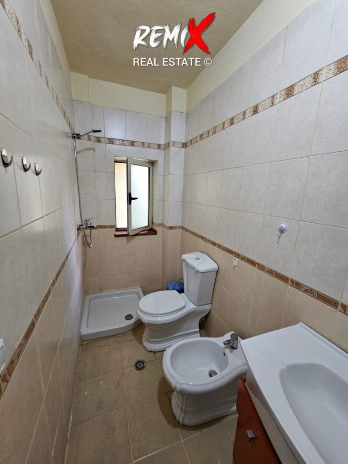 Shkembi Kavajes, shitet apartament 1+1+Aneks+Ballkon Kati 5, 55 m² 49.000 € 