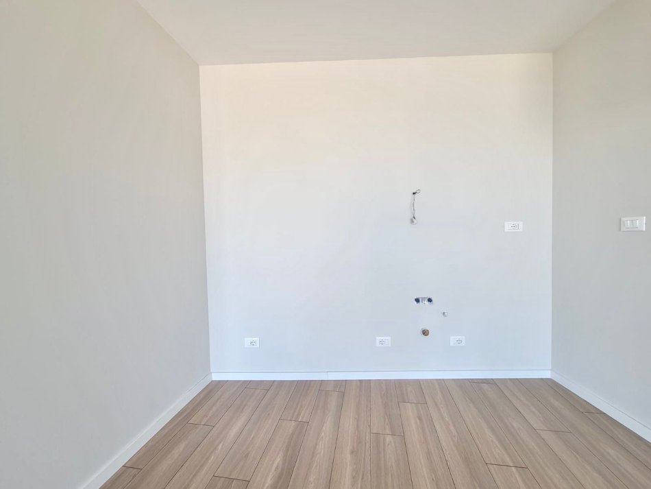 Me Qira: Zyre  ( 2+1 & Garazh )📍te LAKE VIEW - Liqeni Artificial || 800 Euro/Muaj BRUTO || -- Pamje Fantastike nga Liqeni | K.9