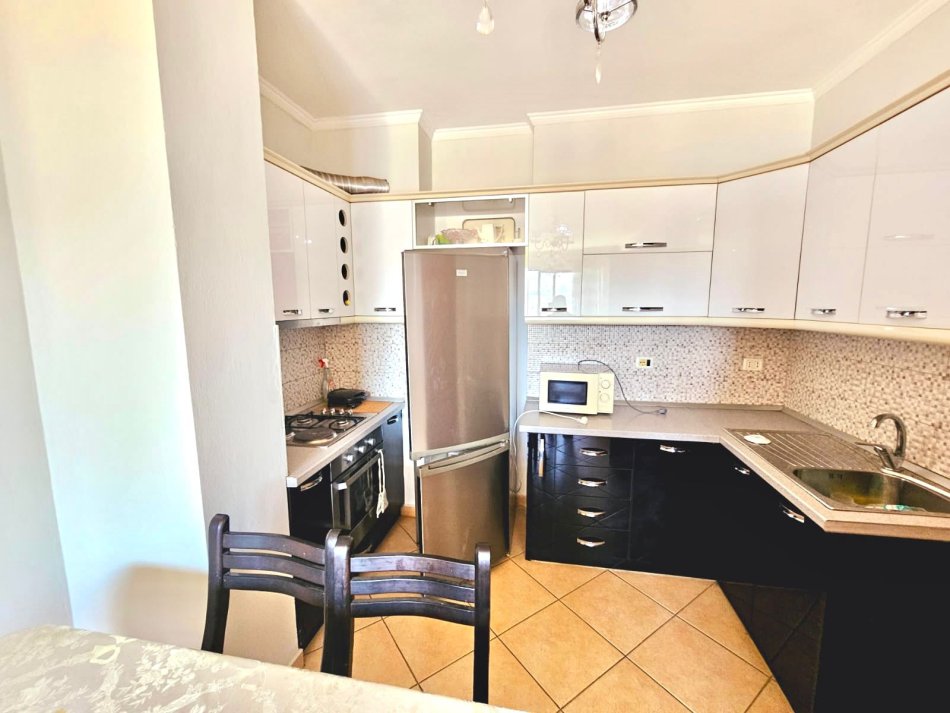 Me Qira: 2+1 +Ballkon 📍 ne Yzberisht - afer BIG MARKET,  Kati 8 -  Pallat i Ri || Totalisht e Mobiluar || 450 Euro/Muaj ||
