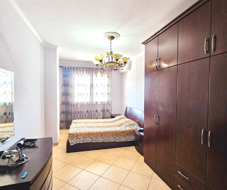 Me Qira: 2+1 +Ballkon 📍 ne Yzberisht - afer BIG MARKET,  Kati 8 -  Pallat i Ri || Totalisht e Mobiluar || 450 Euro/Muaj ||