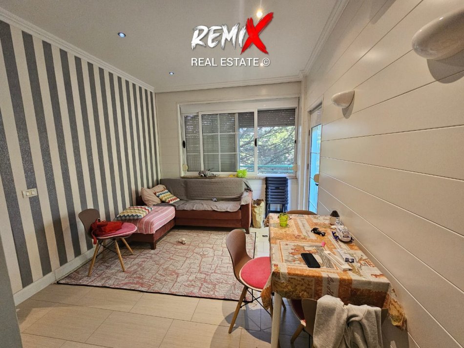 Mali Robit, jepet me qera apartament 1+1+Aneks+Ballkon Kati 3, 55 m² 300 € 