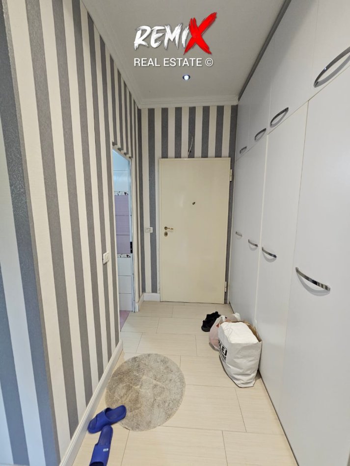 Mali Robit, jepet me qera apartament 1+1+Aneks+Ballkon Kati 3, 55 m² 300 € 