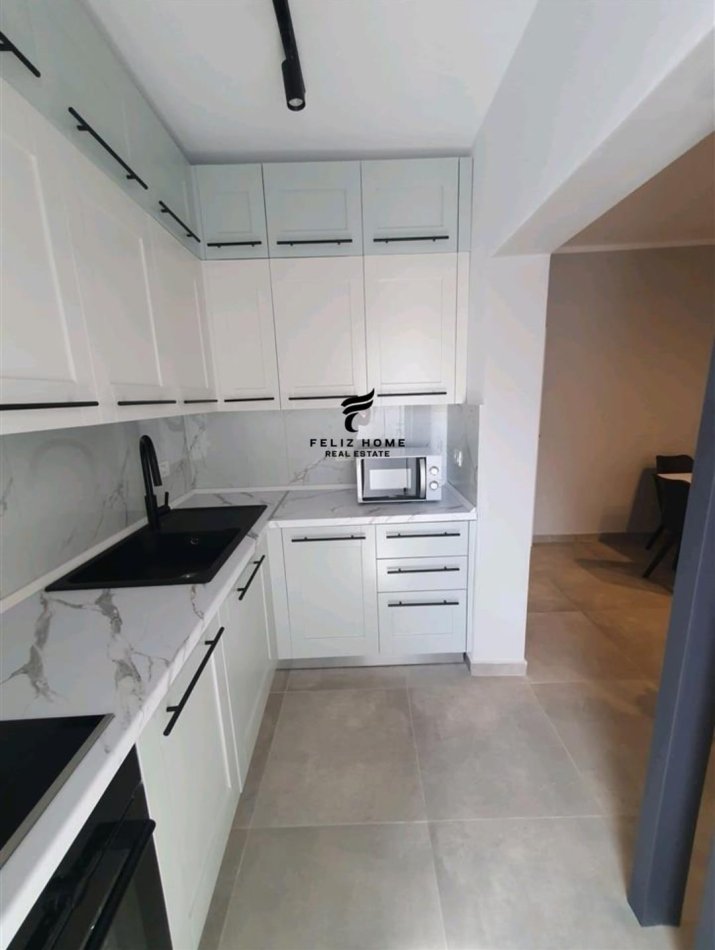 Tirane, jepet me qera apartament 1+1+Ballkon Kati 4, 63 m² 480 € (21 DHJETORI)