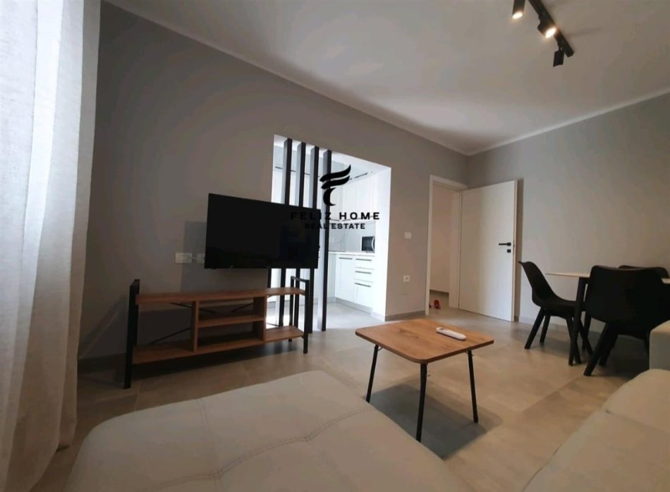 Tirane, jepet me qera apartament 1+1+Ballkon Kati 4, 63 m² 480 € (21 DHJETORI)