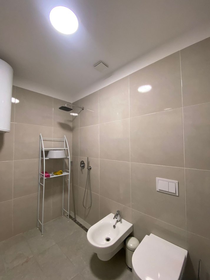 Tirane, jepet me qera apartament 2+1+Aneks+Ballkon Kati 4, 117 m² 1.400 € (BLLOKU)