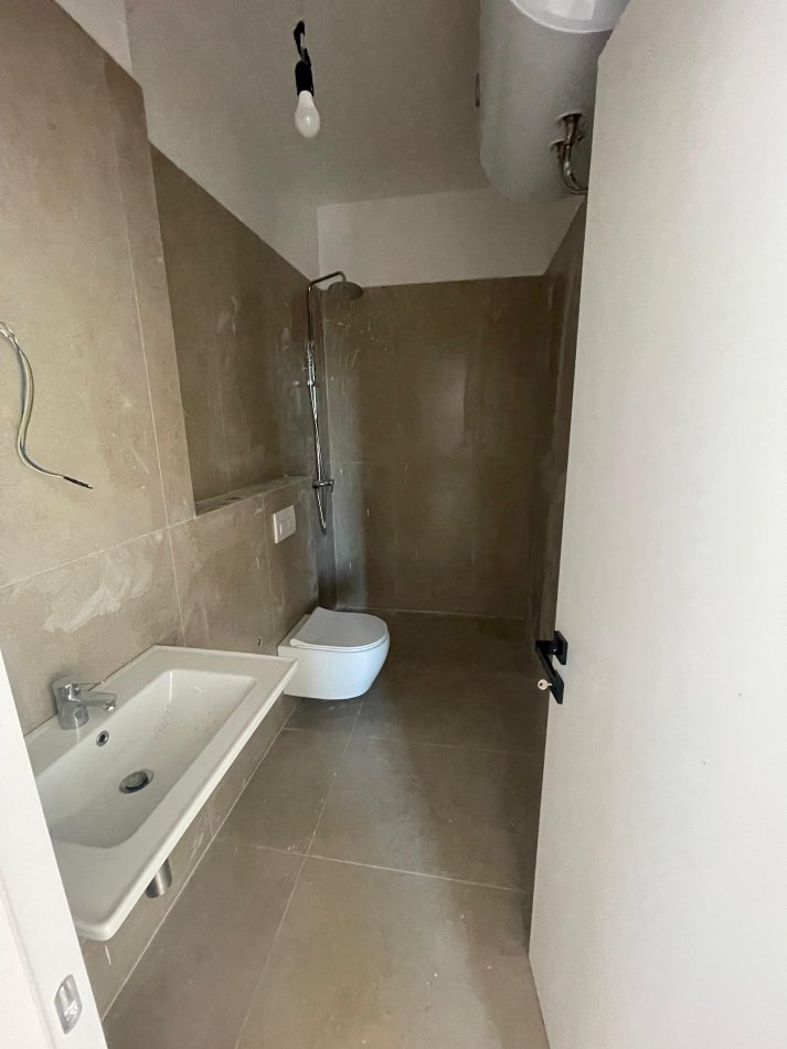 Tirane, shitet apartament 2+1+Aneks+Ballkon Kati 8, 128 m² 422.400 € (RRUGA LIMAN KABA KOMPLEKSI DINAMO)